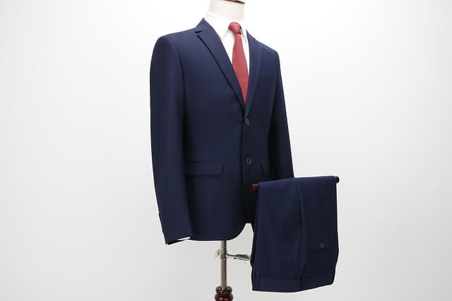 men suit-2688315_640 (1)